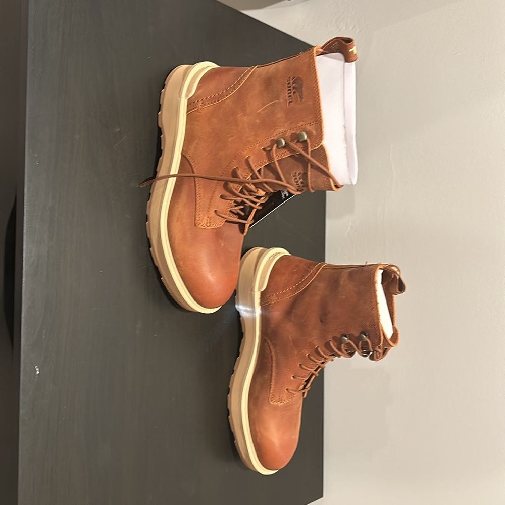 New Sorel Waterproof Hiking Boots - Picture 2 of 4